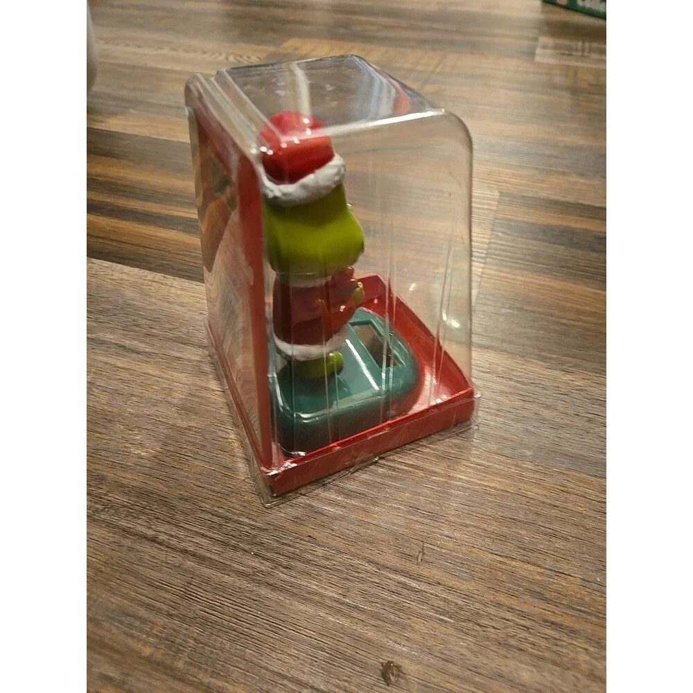 NEW GRINCH Solar Powered Bobble-Head